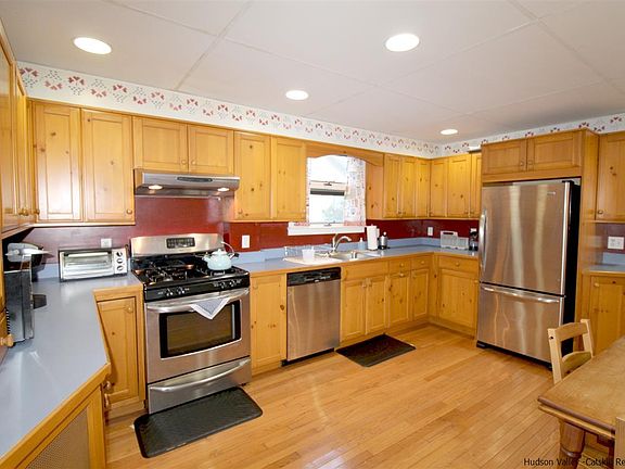 3rd image of 35 Woodlawn Wallkill Town