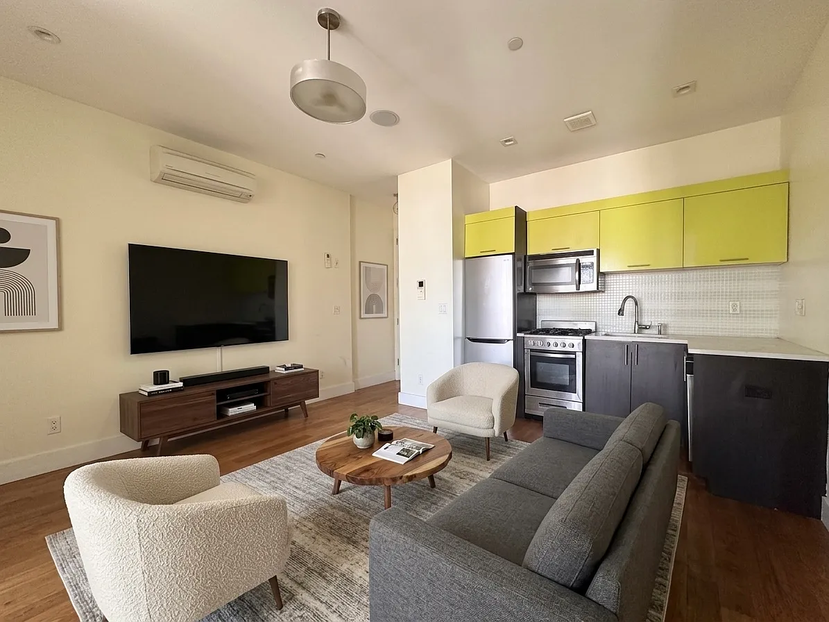 Building Photo - 374 Harman St #3L