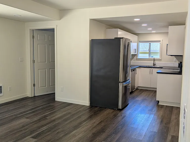 630 21st Ave — Photo 5