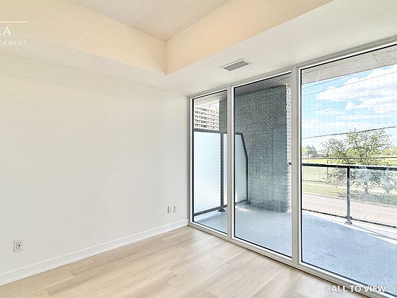 3rd image of 2825 Jane St #211