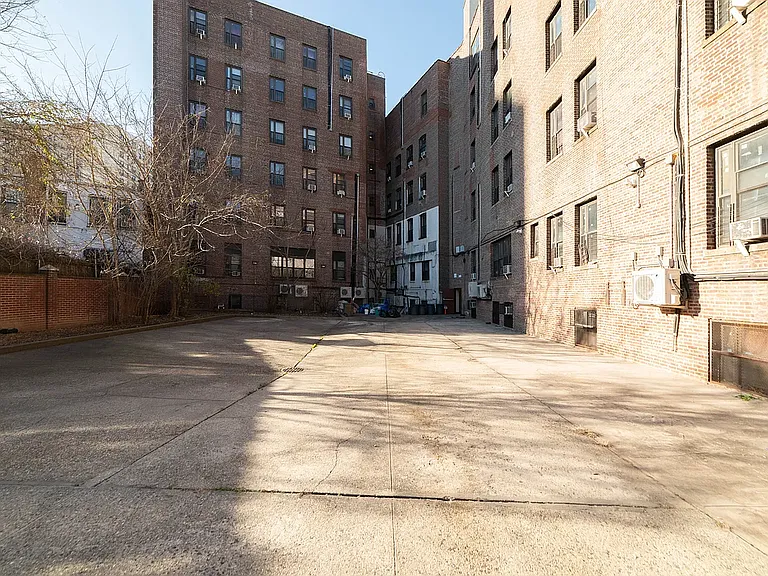 781 Washington Ave #4B — Photo 17