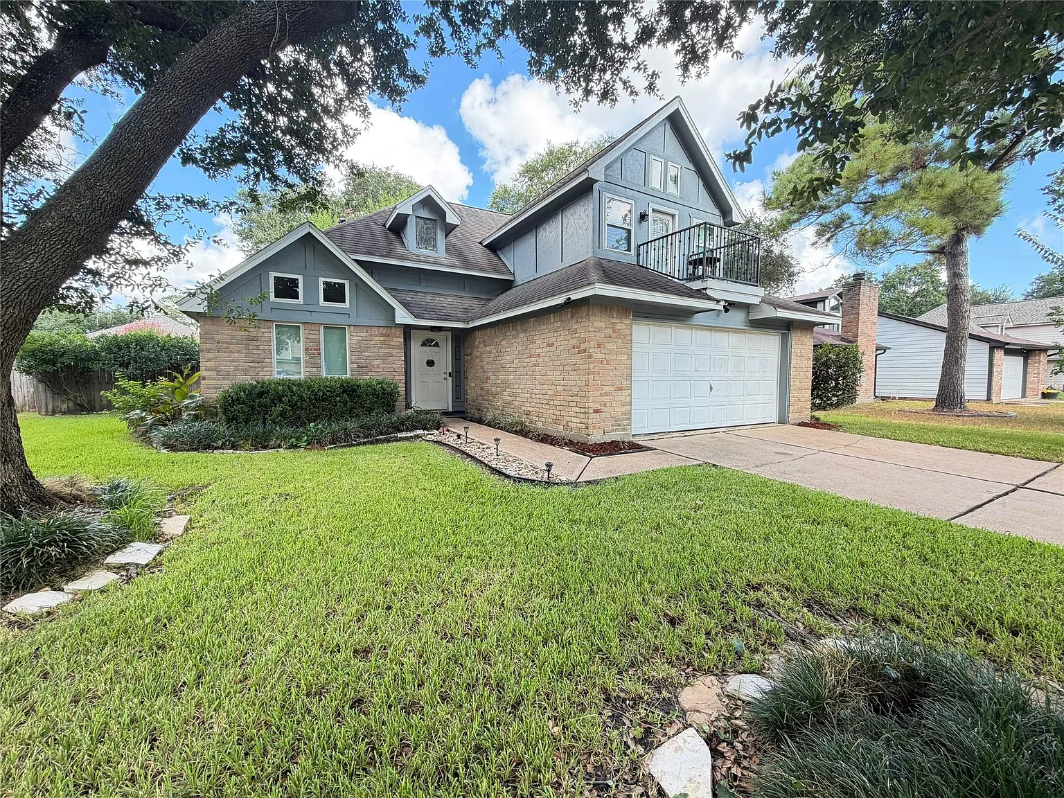 3 bed, 2.0 bath, 1883 sqft, $1,975 — Photo 2