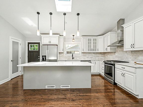 5th image of 9920 La Reina Real St
