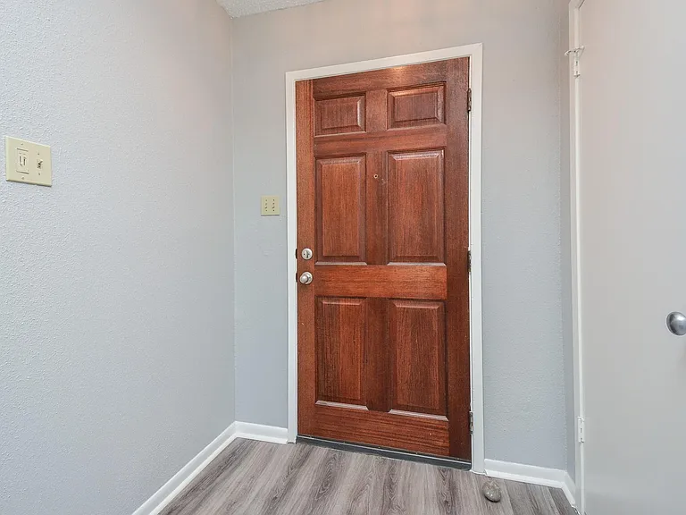 3911 Issacks Way — Photo 3