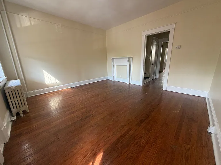 1003 Bank St — Photo 2