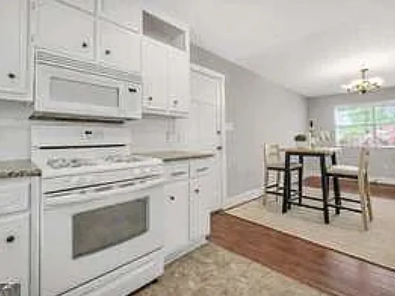 231 Meadowbrook Dr — Photo 4
