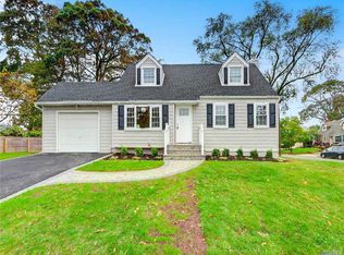 66 Joludow Dr, Massapequa Park, NY 11762