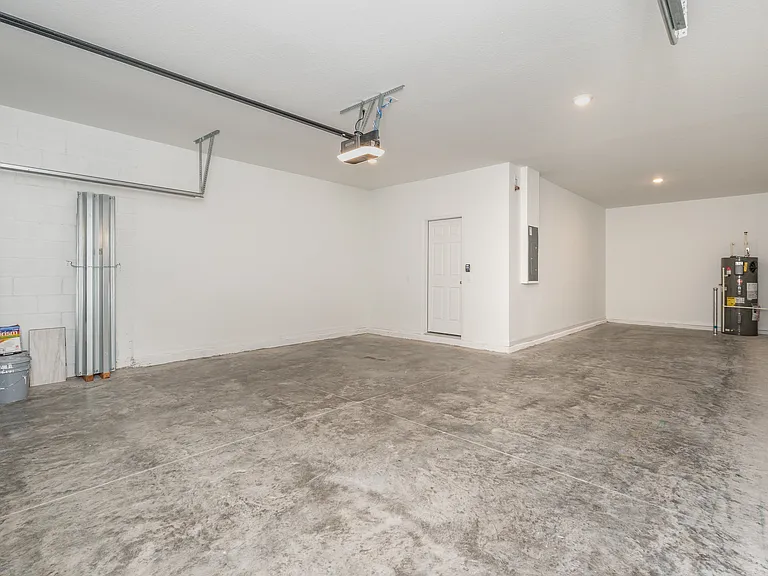 Garage, tandem 3rd bay
