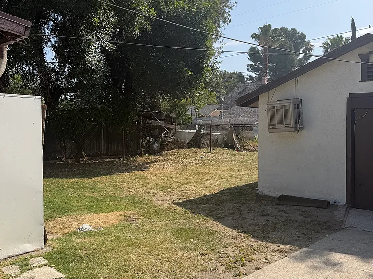 1725 Genevieve St — Photo 9
