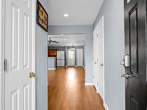 2nd image of 515 Evening Shade Dr