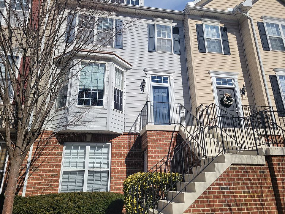1st image of 13 Harbour Heights Dr