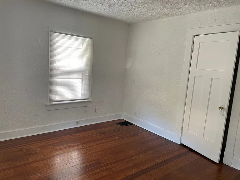 614 Grafton Ave — Photo 9