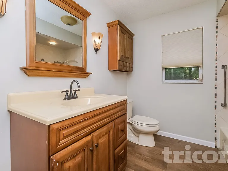 36 Redbay Ct W — Photo 12
