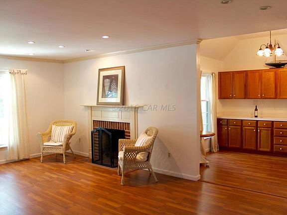 Living room to Kitchen