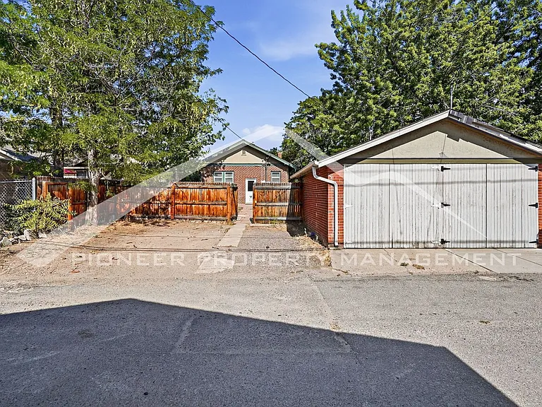 427 S Washington St — Photo 29