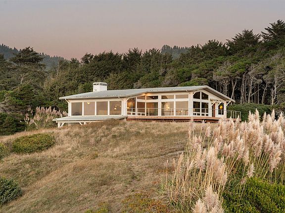 3rd image of 405 Island View Drive