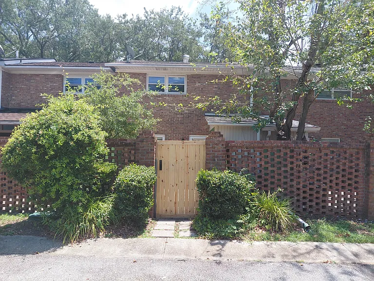 728 Harbor Ln — Photo 7