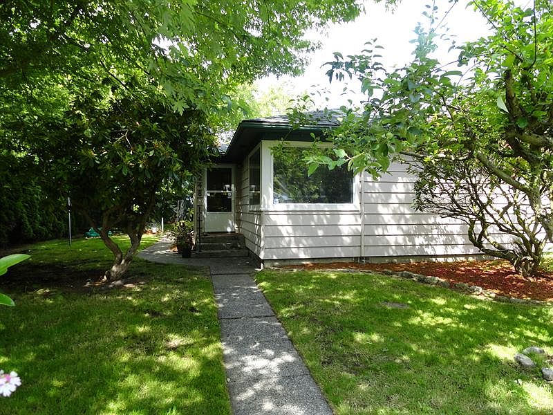2nd image of 8248 E Sherwood St