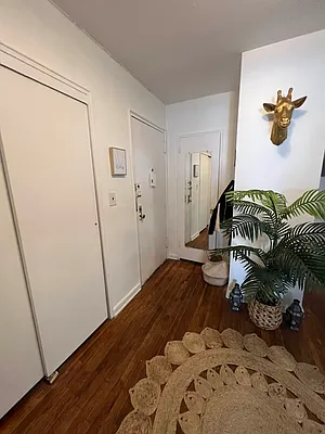 Rented by Standard Living Realty Inc | media 26