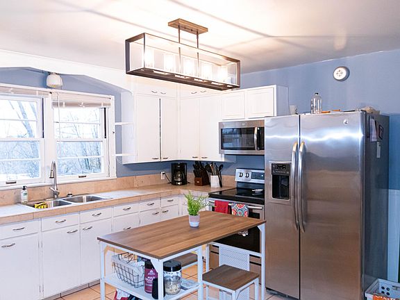 Stainless steel appliances. New kitchen window has been installed after pictures taken.