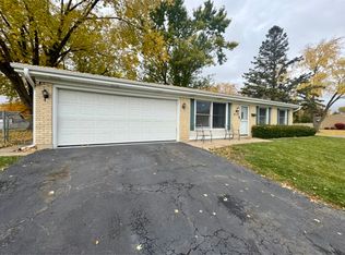 8112 S Applewood Ct, Hanover Park, IL