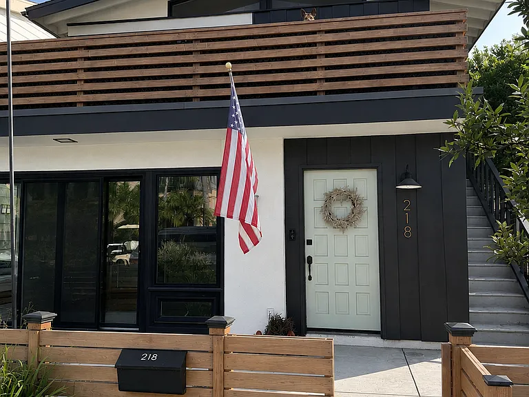 218 Garnet Ave — Photo 1