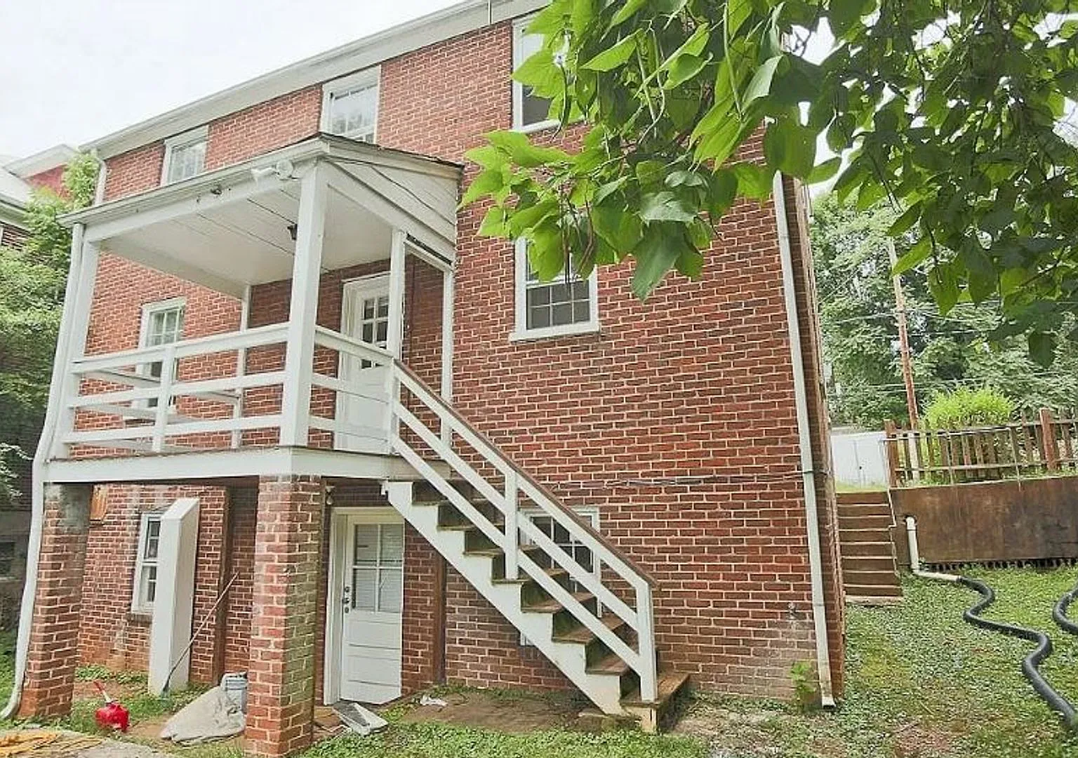 2027-2028 School Year / 8 Bdrm / 3 Bath Steps from UVA Grounds — Photo 2