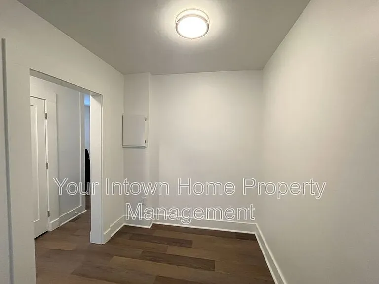 1215 Euclid Ave NE #7 — Photo 11