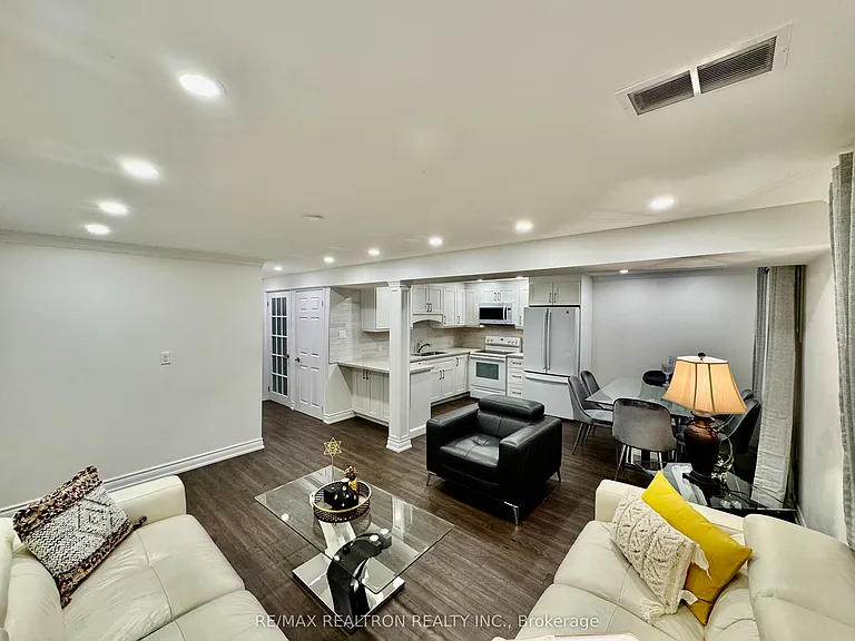 214 Bayview Ave #BASEMENT — Photo 9