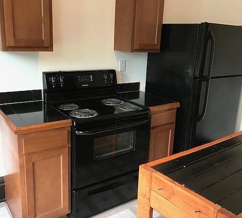 3rd image of 529 Kelton Ave #31