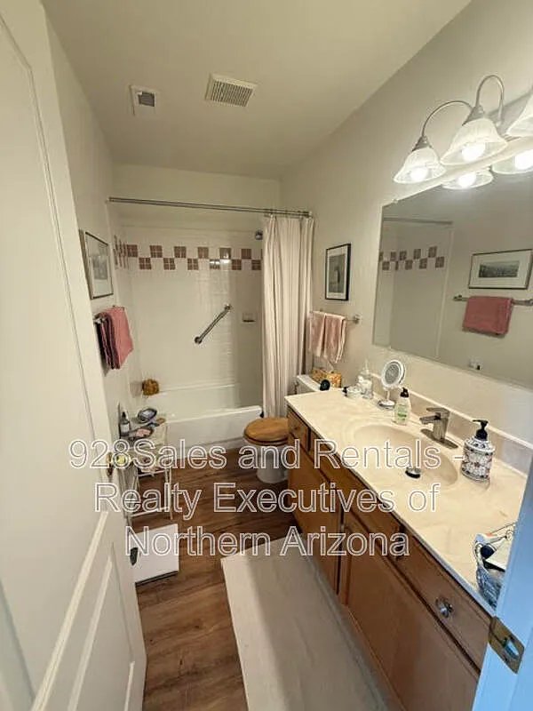 3 bed, 2.5 bath, 1416 sqft, $2,400 — Photo 4
