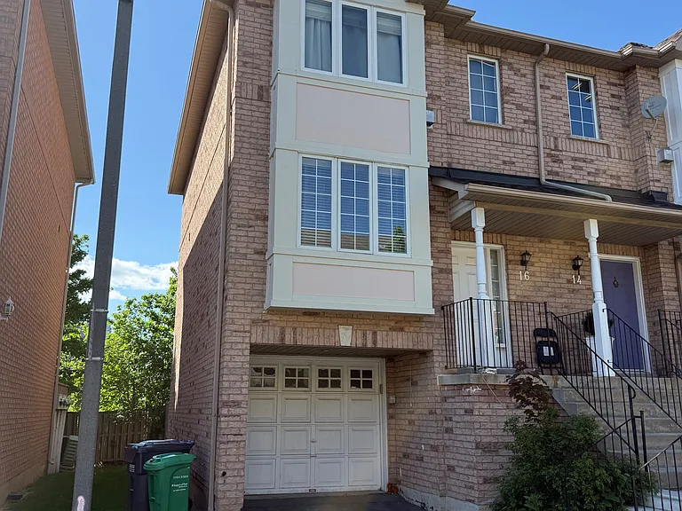 80 Acorn Pl #16 — Photo 2