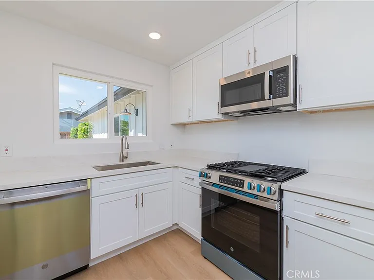 3202 Montana Ave — Photo 9