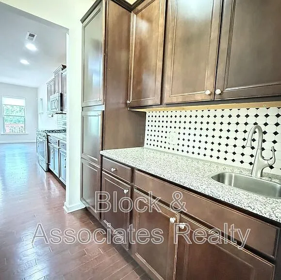 1017 Magnolia Blossom Ln — Photo 5