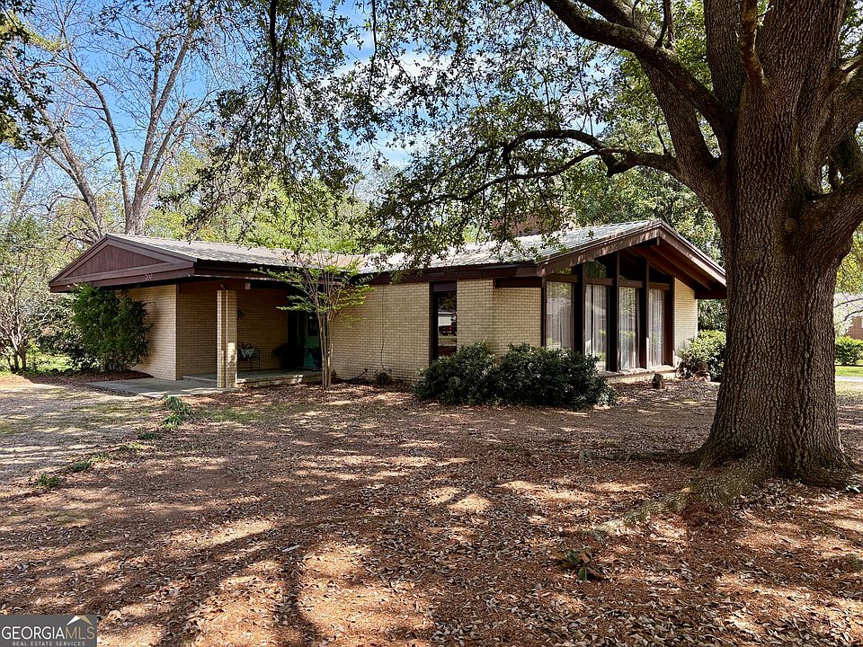 1st image of 700 Forrest Dr