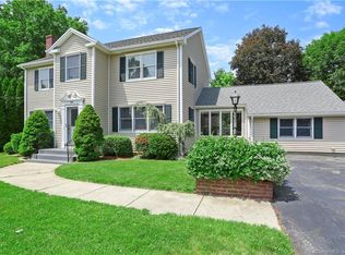 27 Crown St, Trumbull, CT 06611