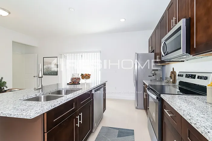 1209 Atlantic Ct — Photo 3