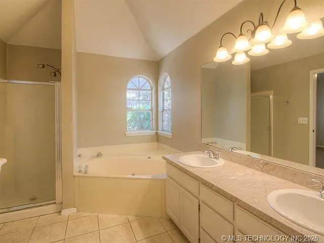 1112 N Willow Ave N — Photo 8