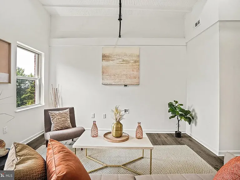 1240 Holbrook Ter NE #204 — Photo 3