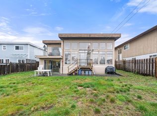 741 E 14th St, North Vancouver, BC