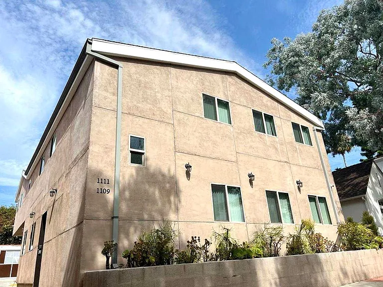 S La Peer Dr — Photo 8