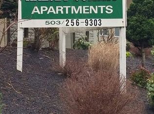17062 NE Halsey St APT 101, Portland, OR 97230