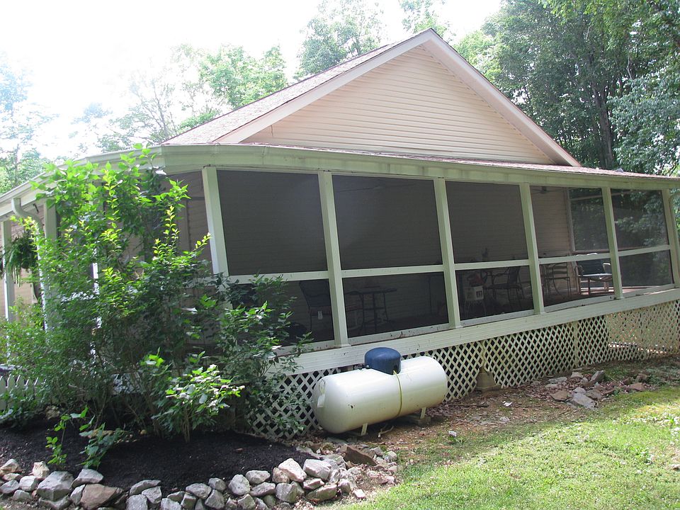 Screened in Side Porch