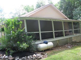 5247 Eagles Cove Rd, Byrdstown, TN 38549