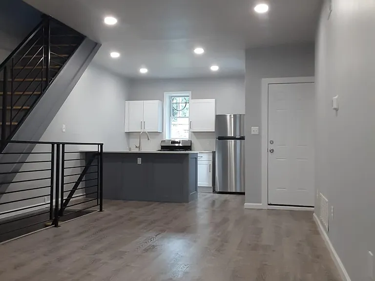 574 E Herman St — Photo 4