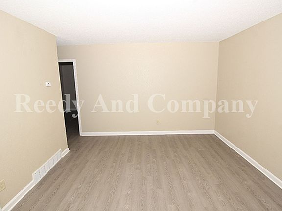 4th image of 324 McFarland Dr