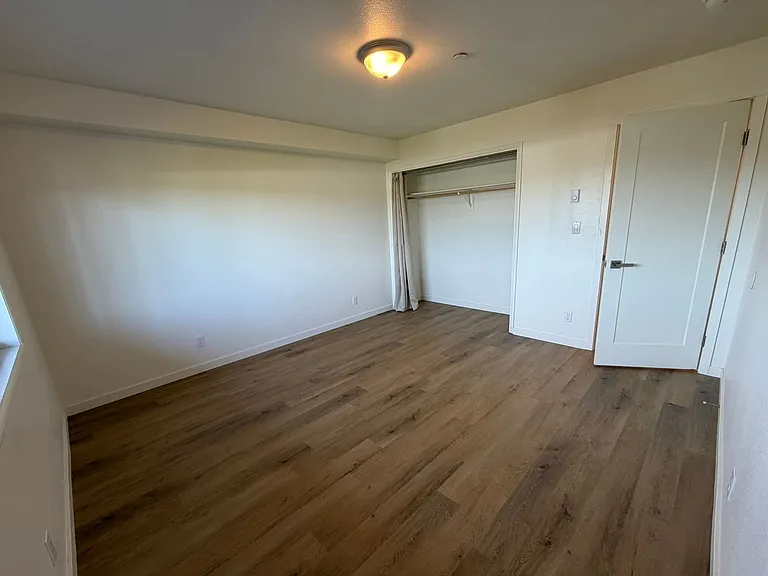 309 W C St — Photo 15