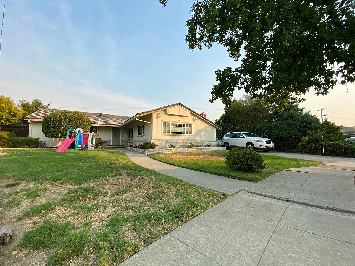 Building Photo - 3525 Woodford Dr