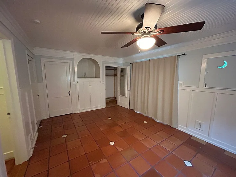 2461 Lyndhurst Ave — Photo 105