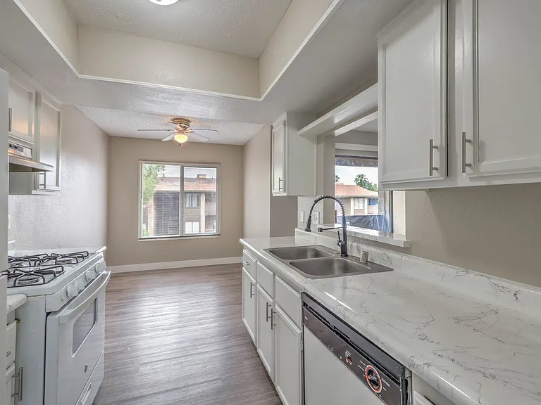 4571 Carriage Park Dr — Photo 8